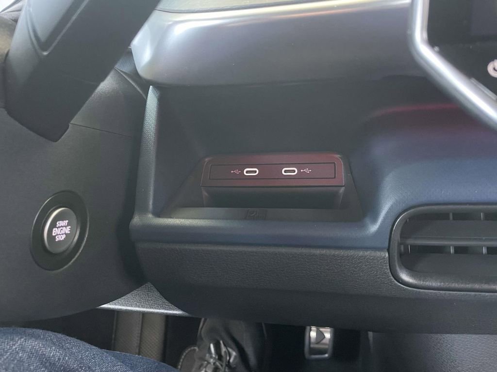 New 2025 Volkswagen ID. Buzz Pro S RWD image 29