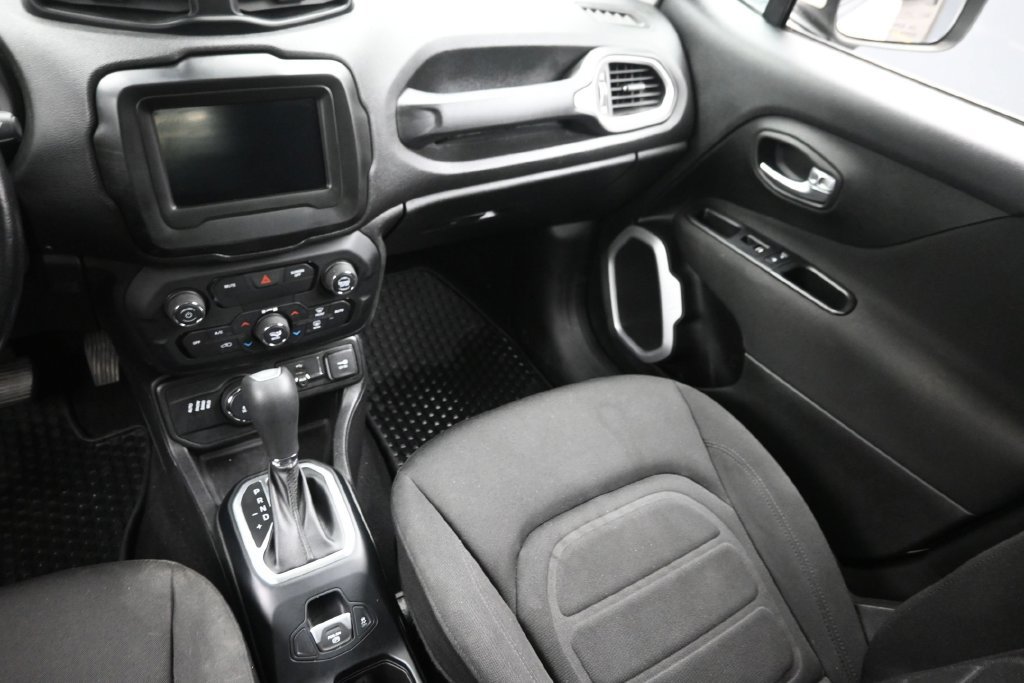Used 2018 Jeep Renegade Latitude w/ Cold Weather Group AWD/4WD image 15