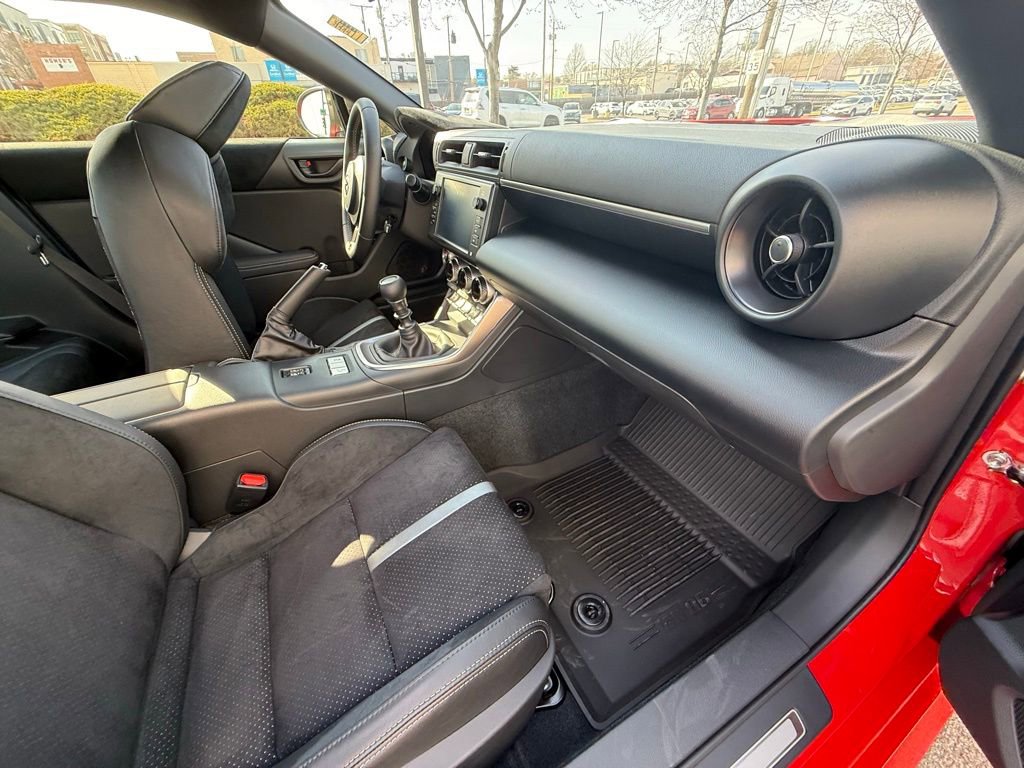 Used 2025 Toyota GR86 Premium w/ Performance Package image 35