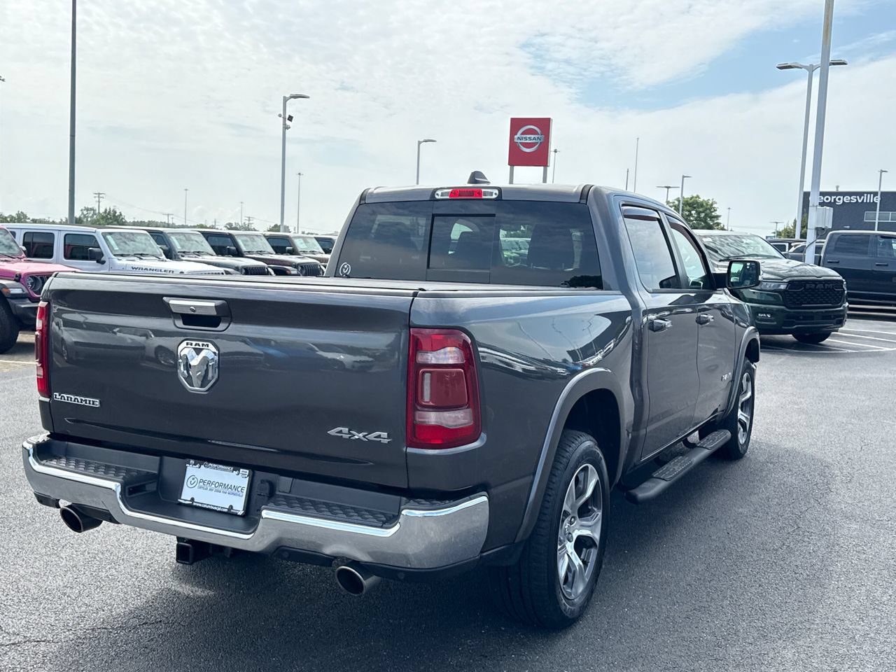 Used 2019 RAM 1500 Laramie AWD/4WD image 3