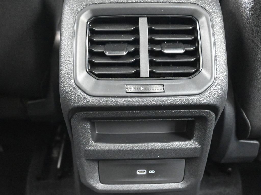 New 2025 Volkswagen Taos SE image 21