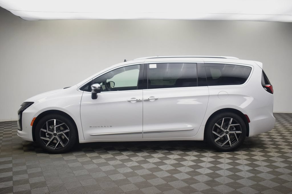 New 2027 Chrysler Pacifica Pinnacle FWD image 15