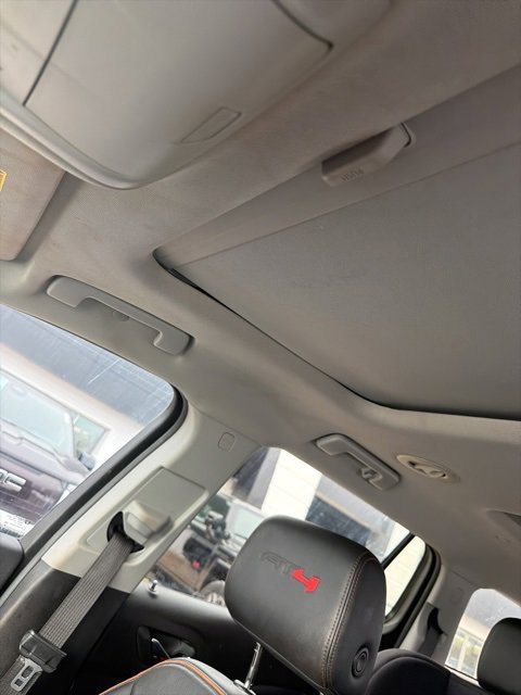 Used 2022 GMC Acadia AT4 w/ Technology Package image 4