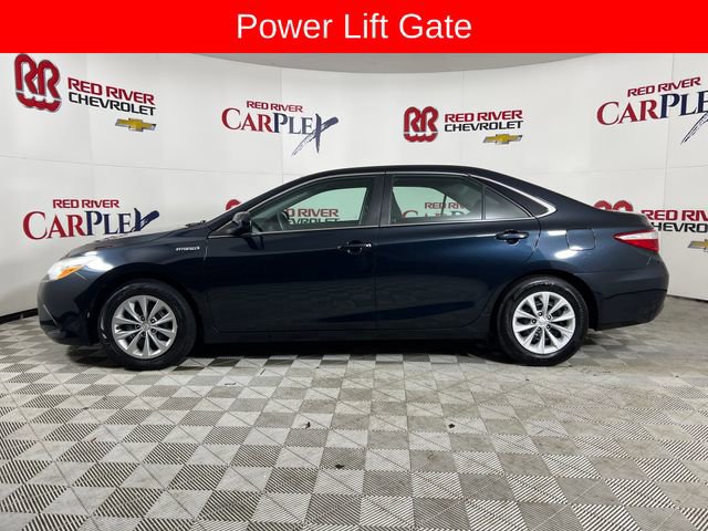 Used 2016 Toyota Camry LE image 4