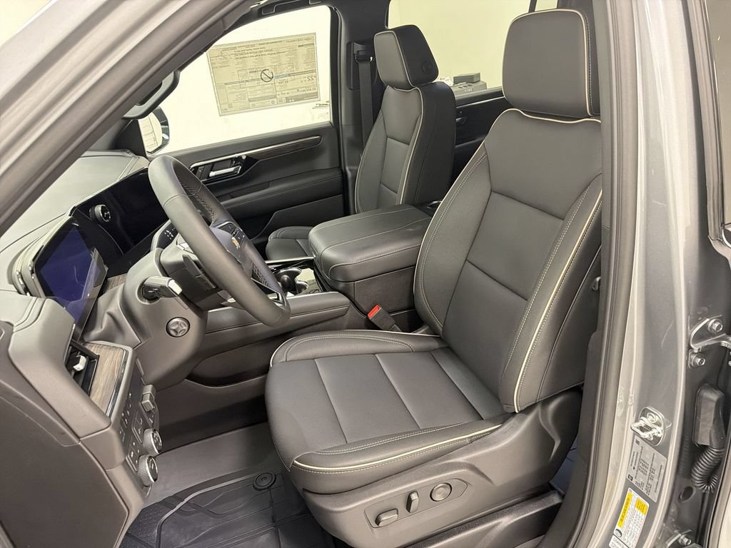 New 2026 Chevrolet Suburban Premier w/ Sun And Tow Package AWD/4WD image 20