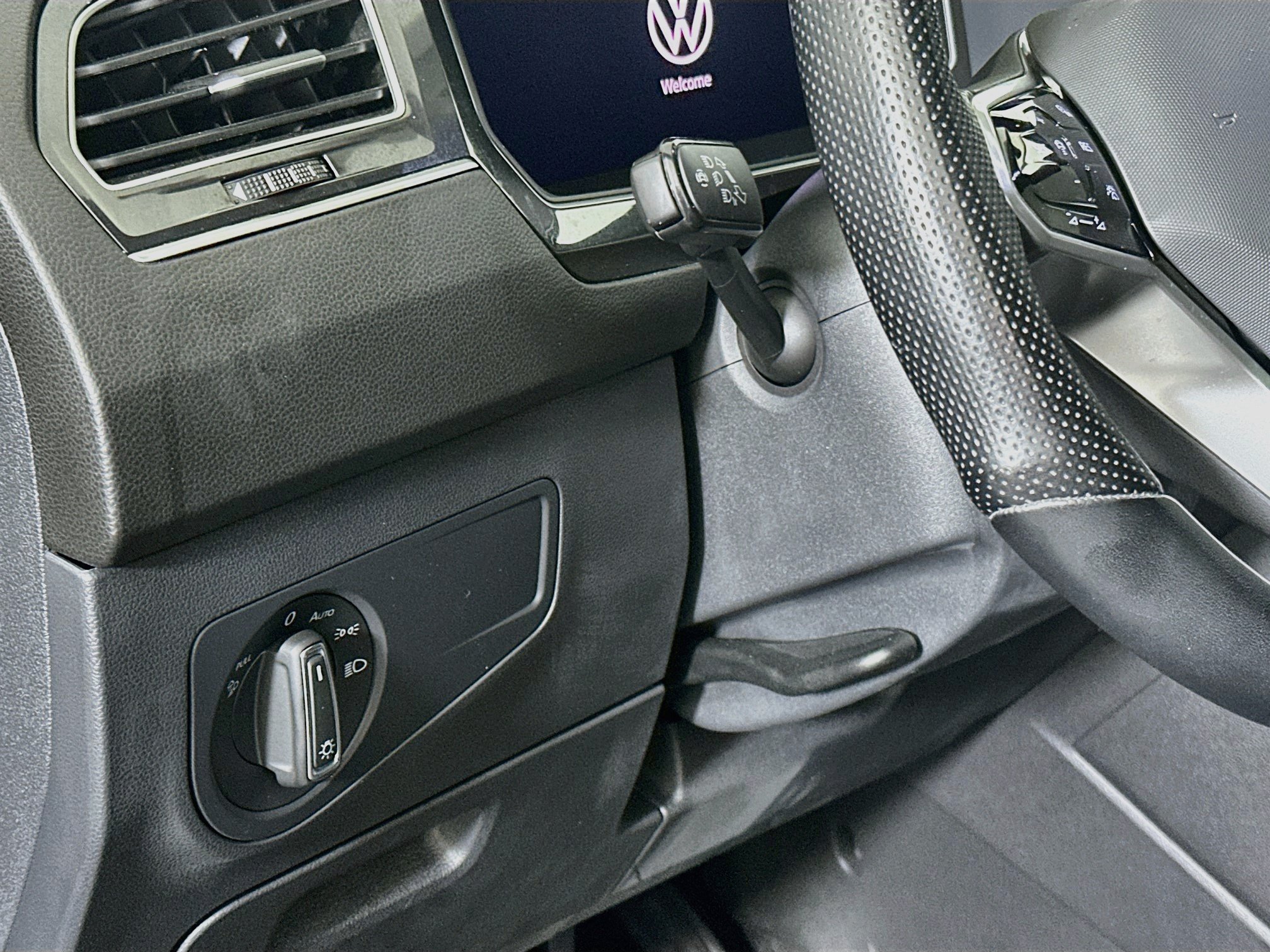 Used 2024 Volkswagen Tiguan SEL R-Line AWD/4WD image 17