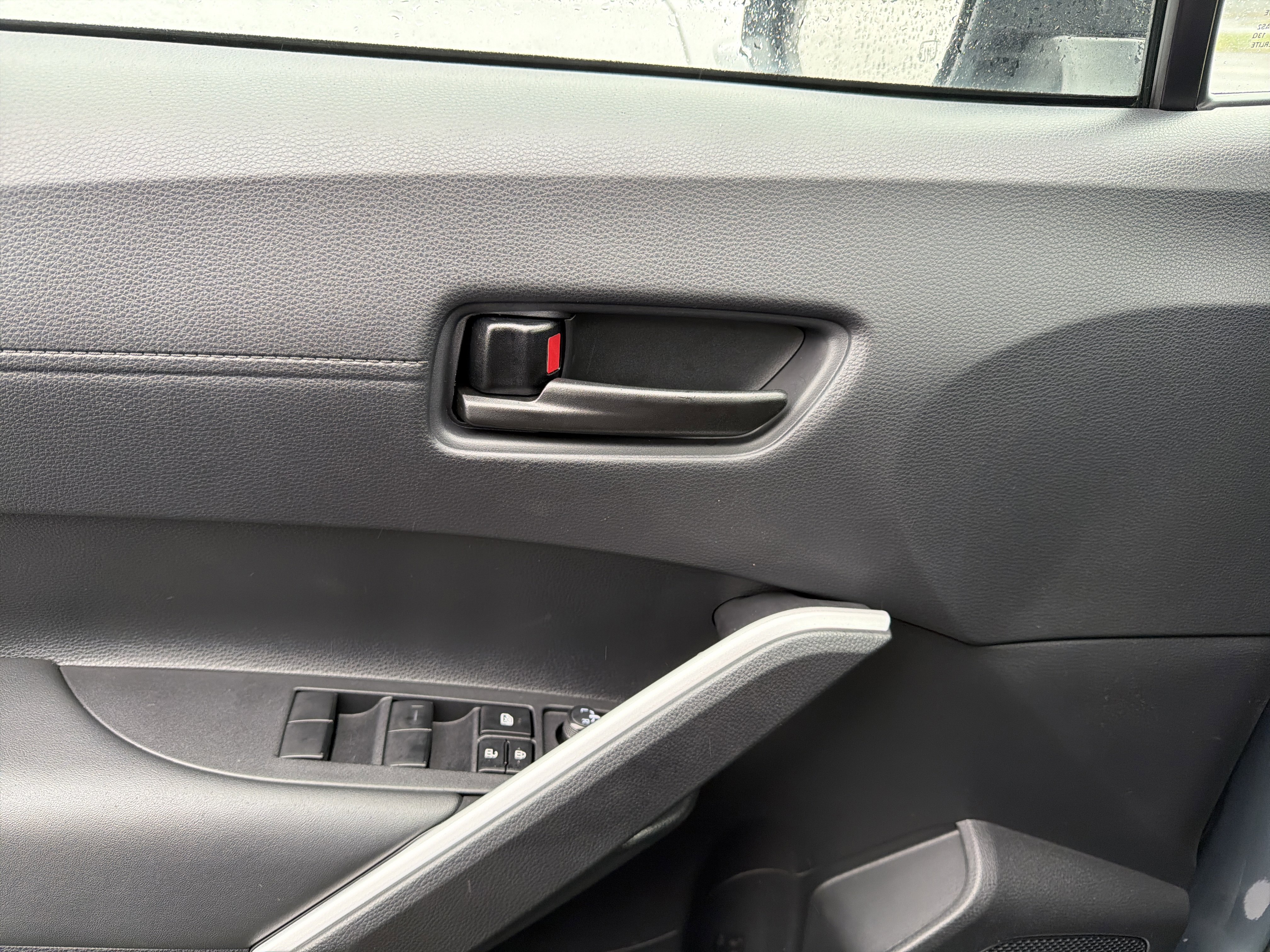 Used 2024 Toyota Corolla Cross LE image 13