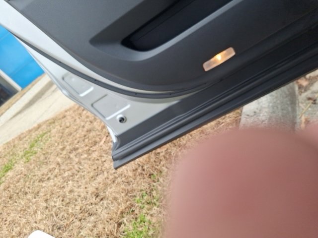 Used 2024 Toyota Highlander LE image 9