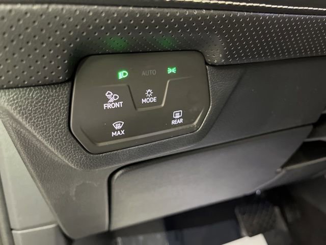 Used 2024 Volkswagen Atlas SE w/ Black Wheel Package image 32