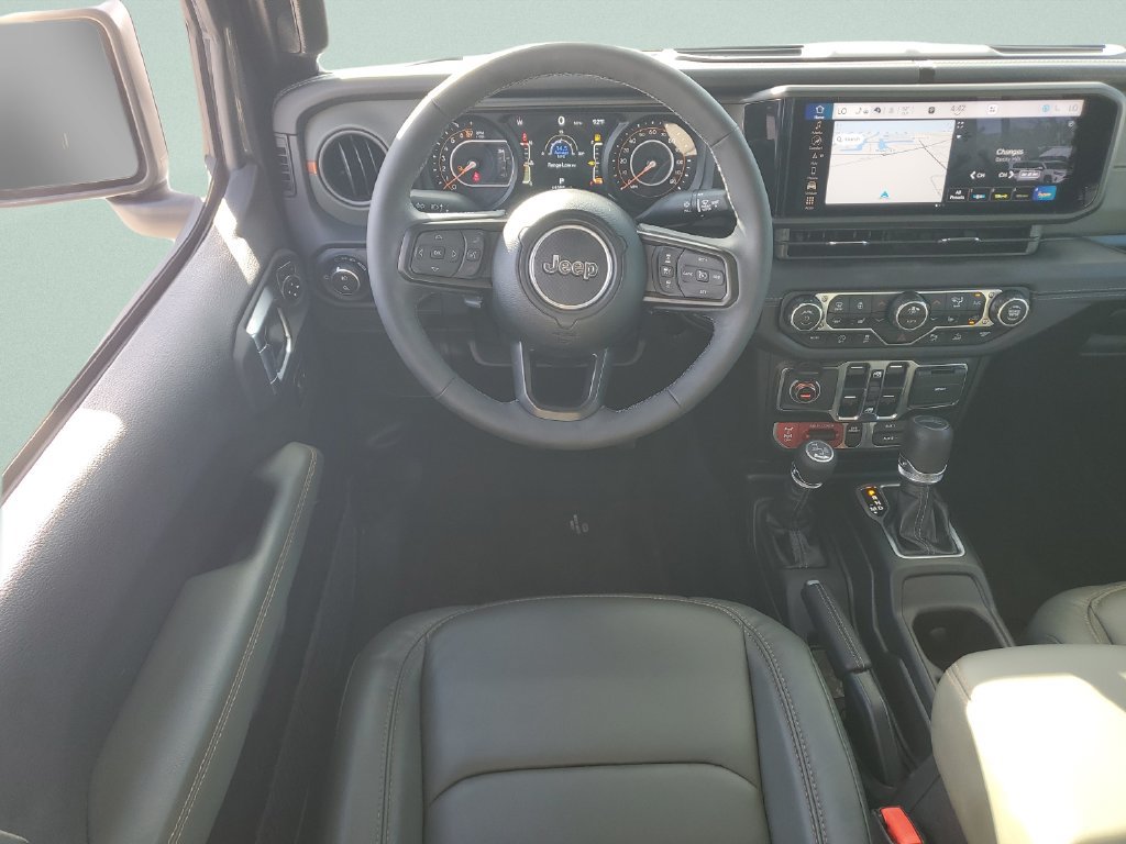 Used 2025 Jeep Gladiator Mojave AWD/4WD image 13