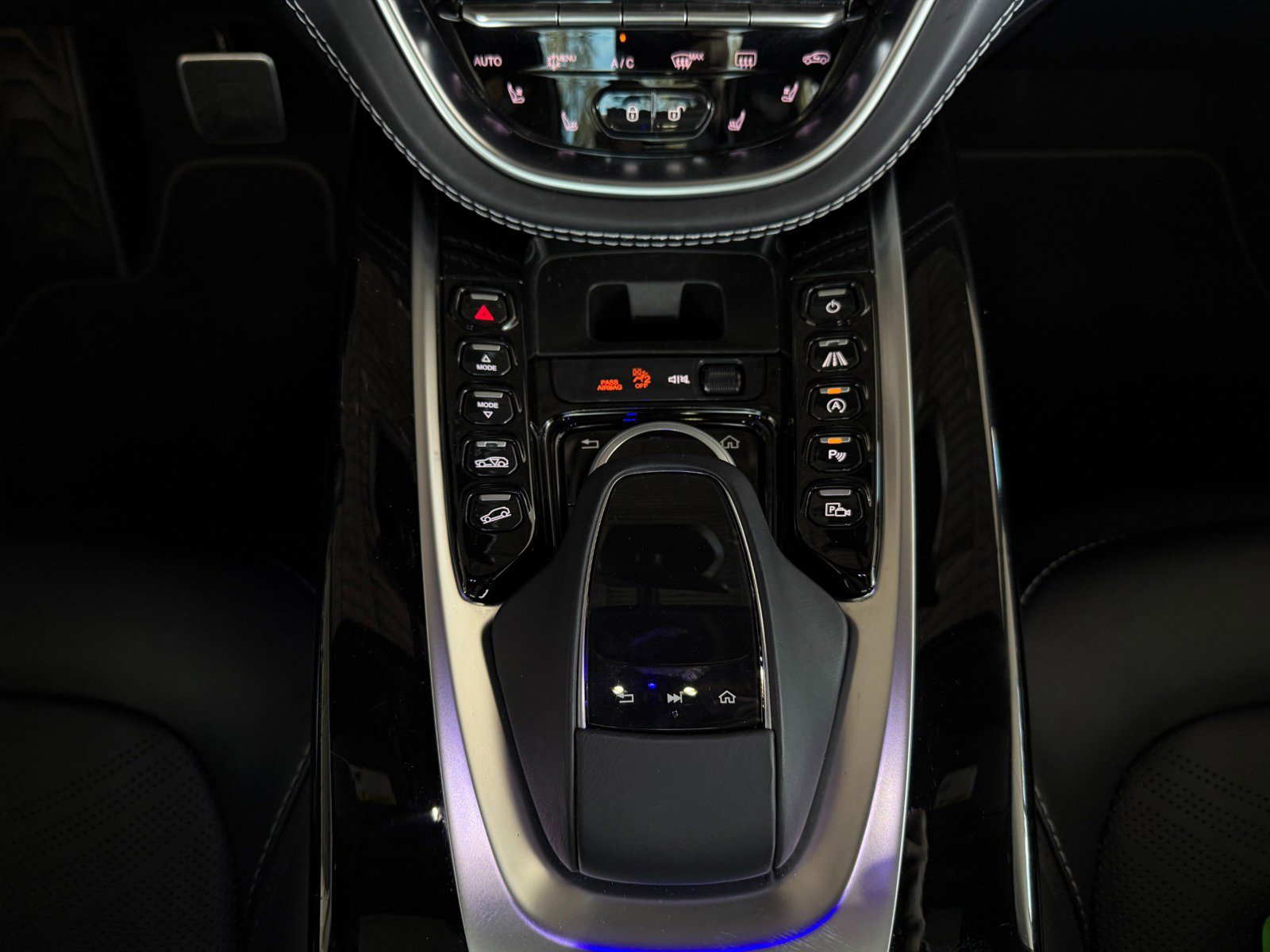 Used 2022 Aston Martin DBX image 43