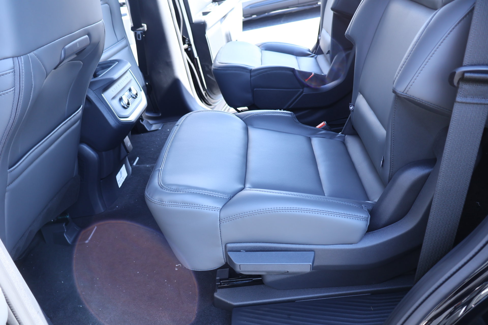 New 2026 Ford Expedition Active AWD/4WD image 13