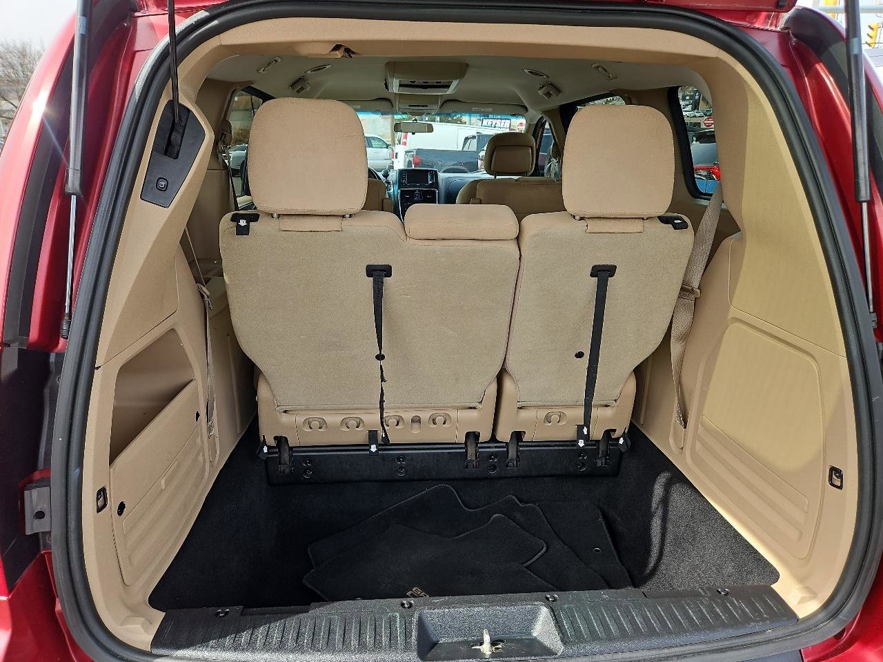 Used 2014 Dodge Grand Caravan SXT image 36