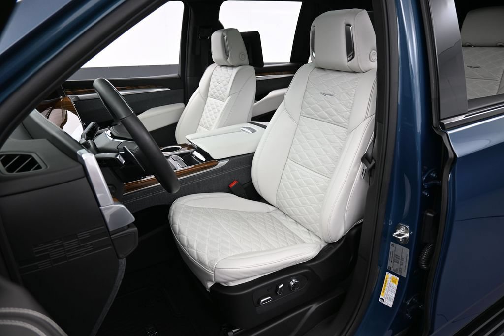 Used 2025 Cadillac Escalade ESV Sport Platinum AWD/4WD image 5