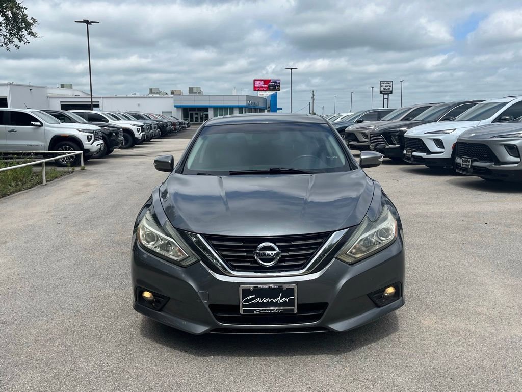 Used 2017 Nissan Altima 2.5 SL w/ Moonroof Package FWD image 2
