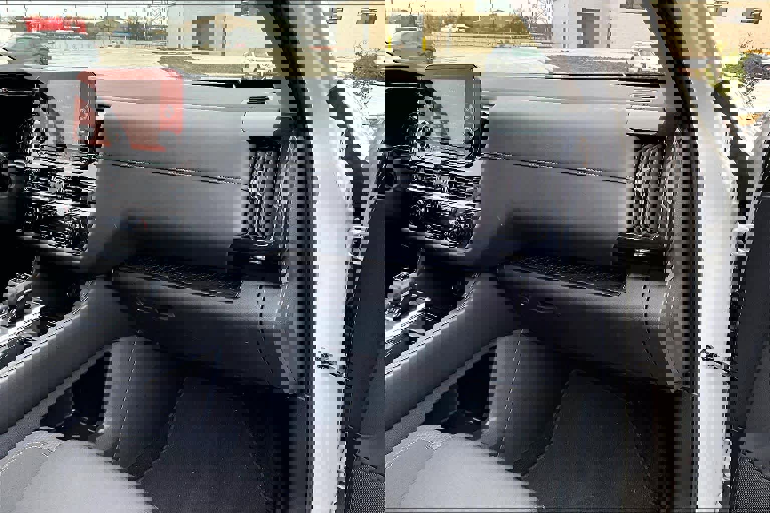 Used 2025 Nissan Pathfinder SV image 17