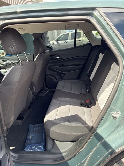 Used 2025 Chevrolet Trax LS w/ LS Convenience Package image 7