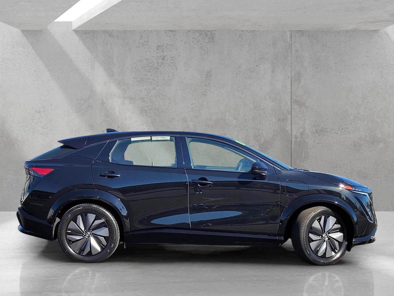 Used 2024 Nissan Ariya AWD image 3