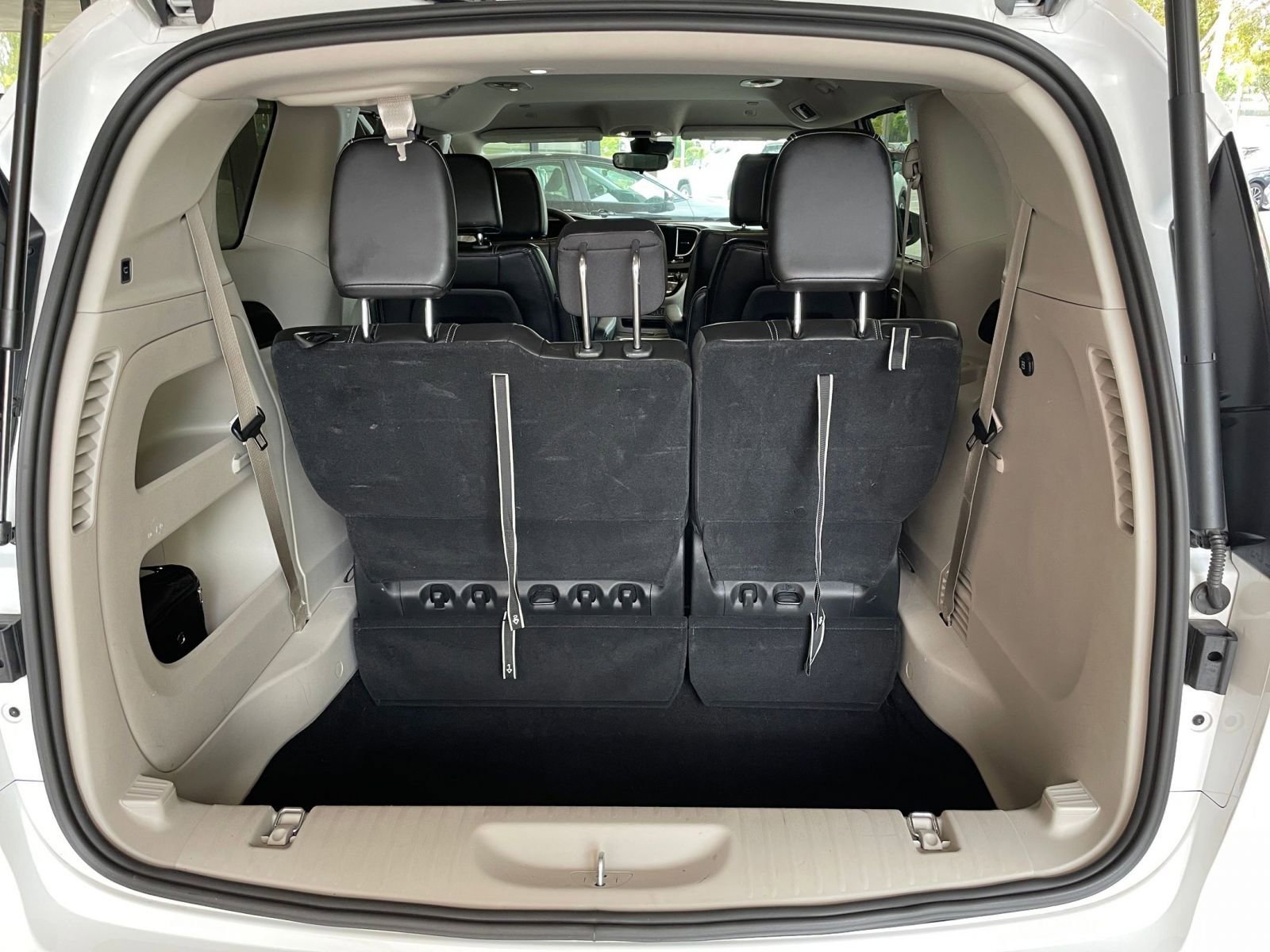 Used 2024 Chrysler Pacifica Touring-L image 34