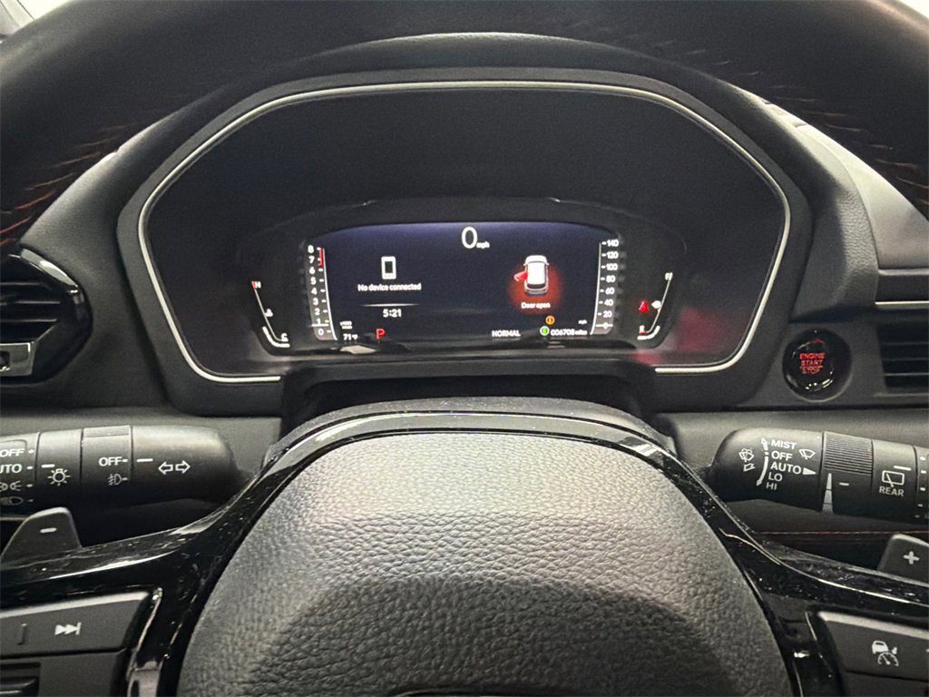 Used 2025 Honda Pilot Black Edition image 29