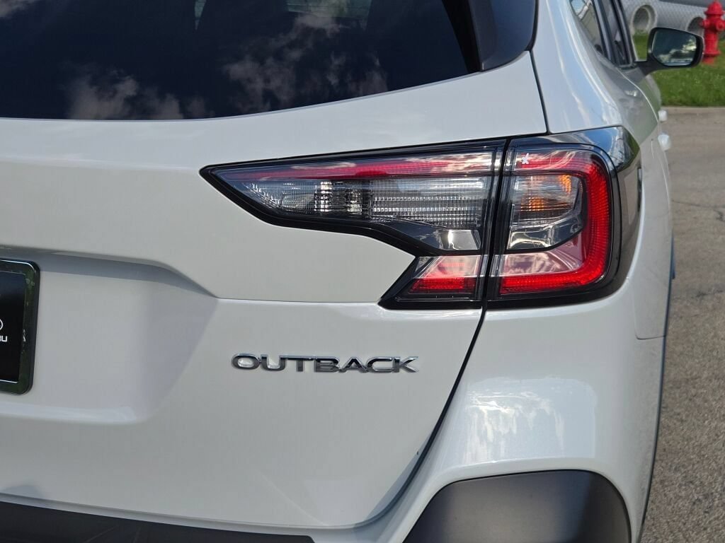 Certified 2022 Subaru Outback Limited AWD/4WD image 11