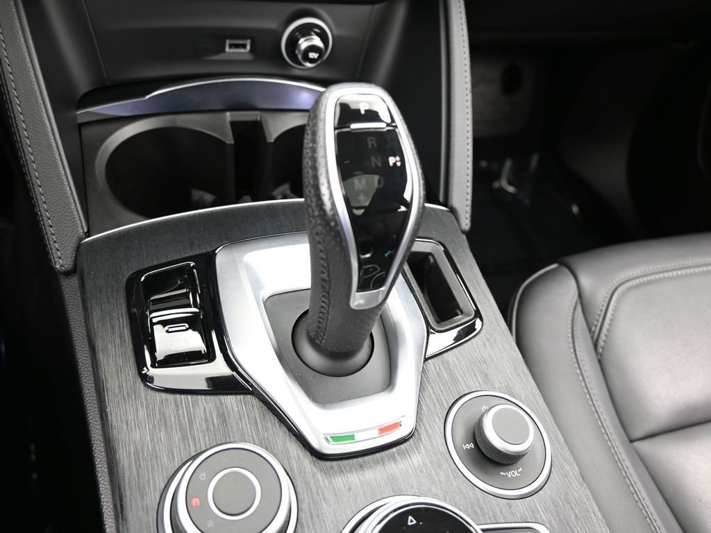 Used 2023 Alfa Romeo Stelvio Sprint image 28