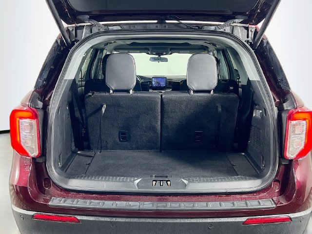 Used 2022 Ford Explorer XLT w/ Equipment Group 202A AWD/4WD image 26