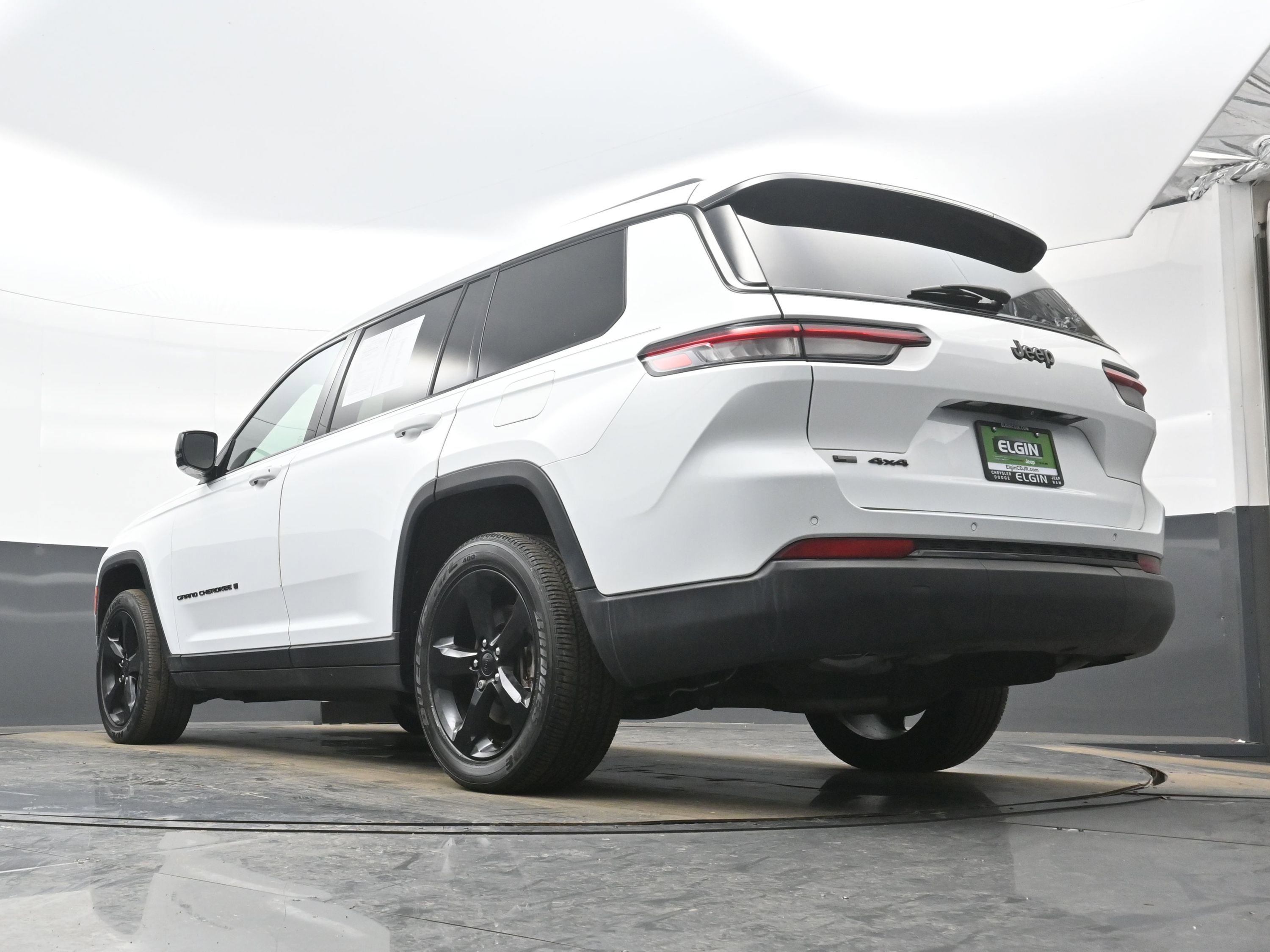 Used 2023 Jeep Grand Cherokee L Laredo image 28