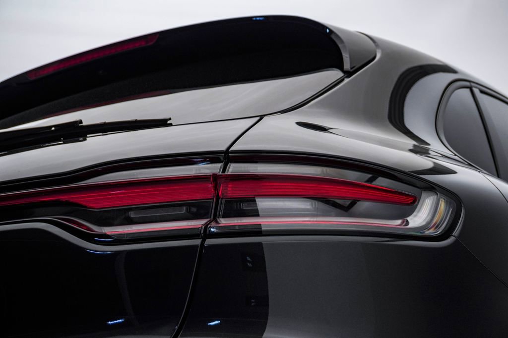 Certified 2025 Porsche Macan image 12