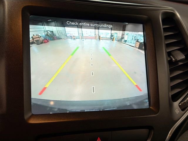 Used 2019 Jeep Cherokee Trailhawk w/ Cold Weather Group image 12