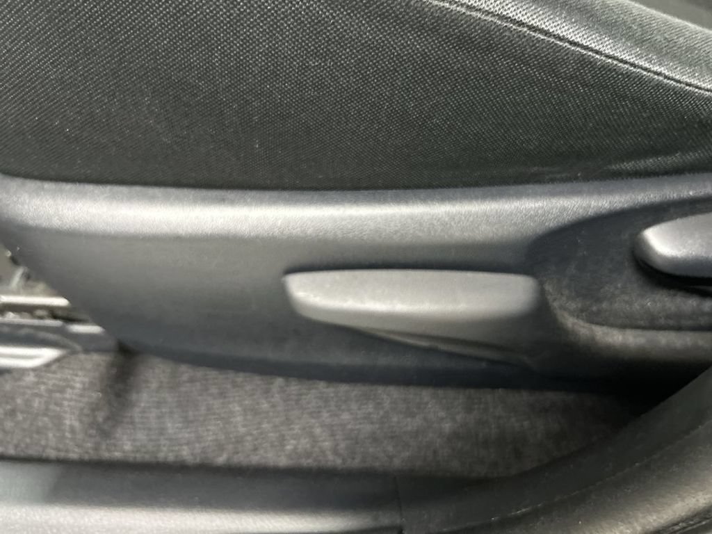 Used 2016 Toyota RAV4 LE AWD/4WD image 10