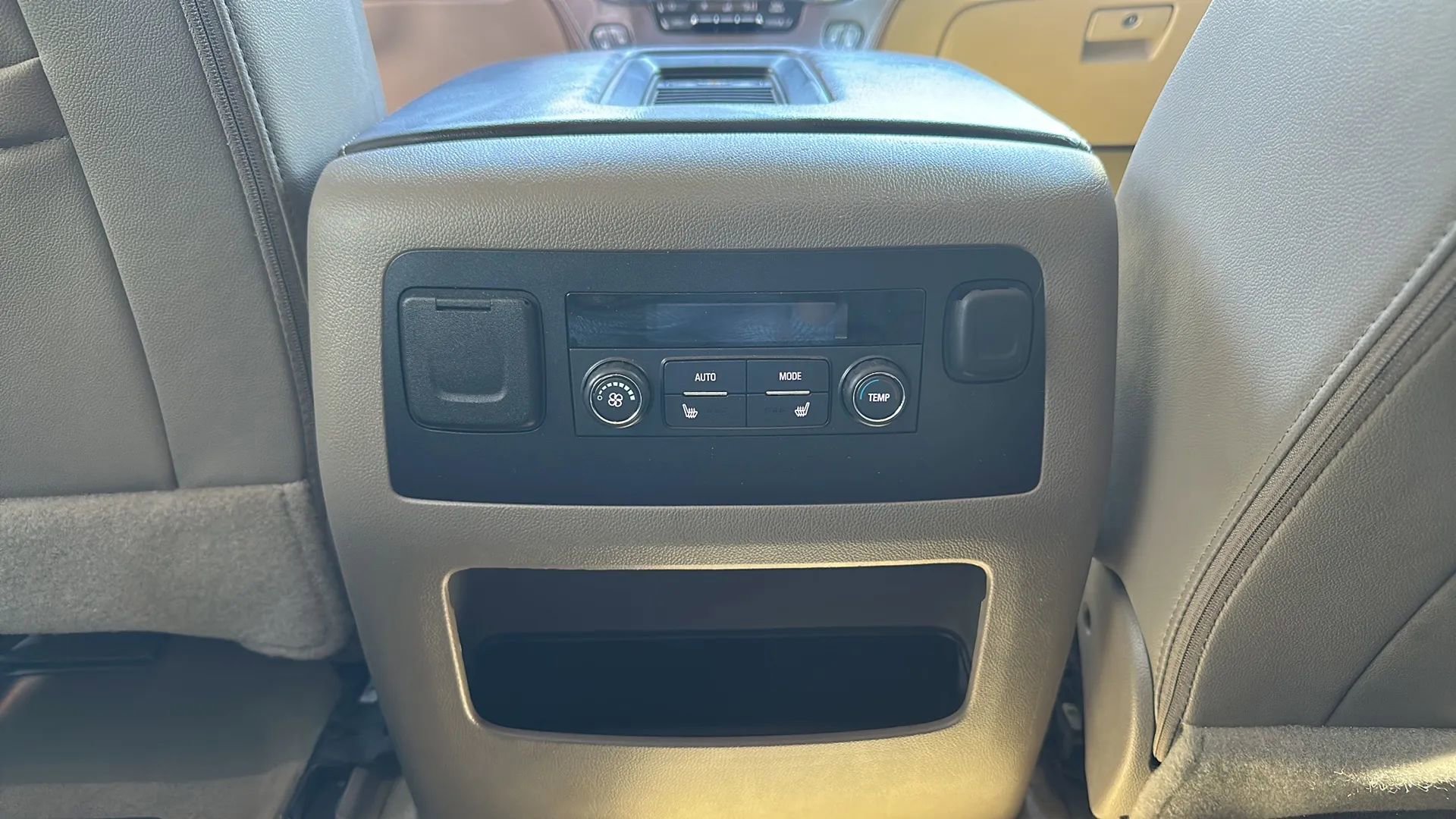 Used 2016 Chevrolet Tahoe LT w/ Luxury Package AWD/4WD image 17