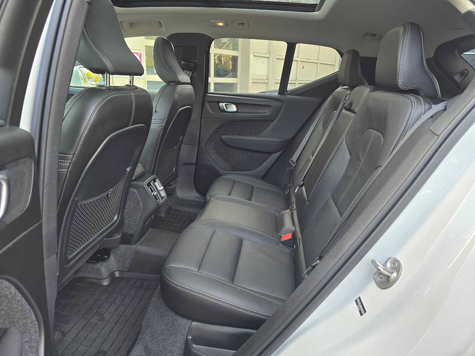 Certified 2025 Volvo XC40 B5 Core w/ Protection Package Premier image 12