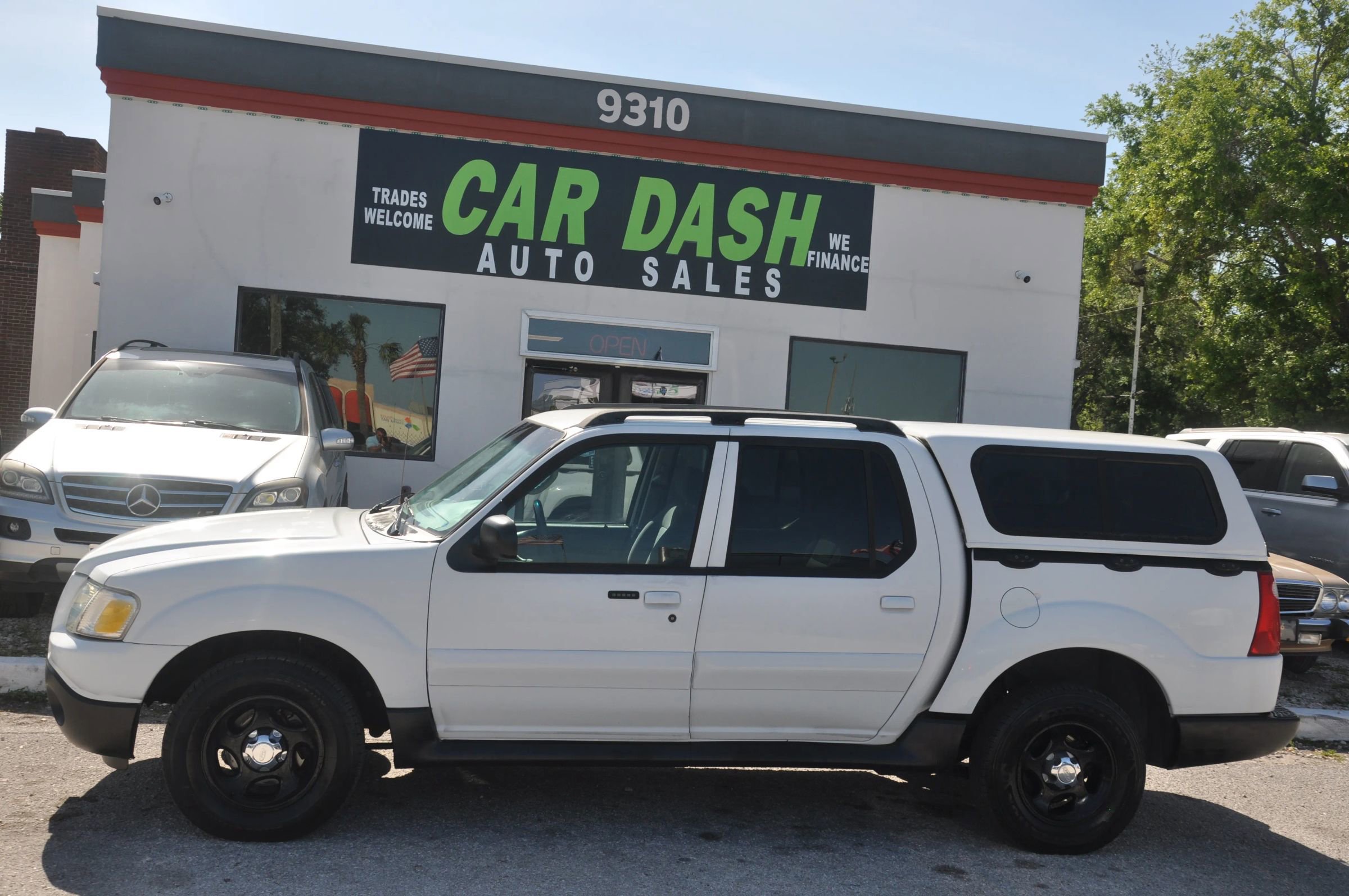 Used 2004 Ford Explorer Sport Trac XLT AWD/4WD image 12
