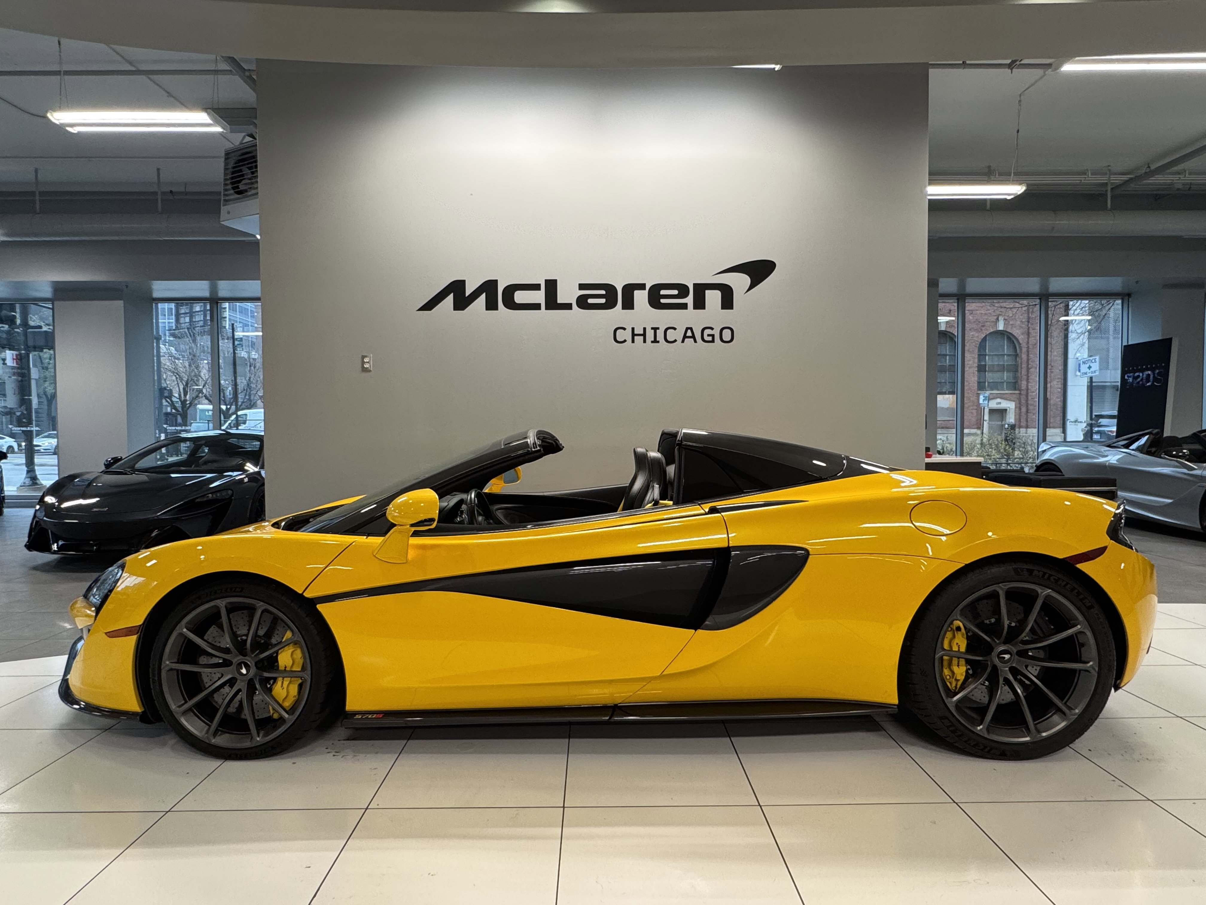 Used 2020 McLaren 570S Spider image 4