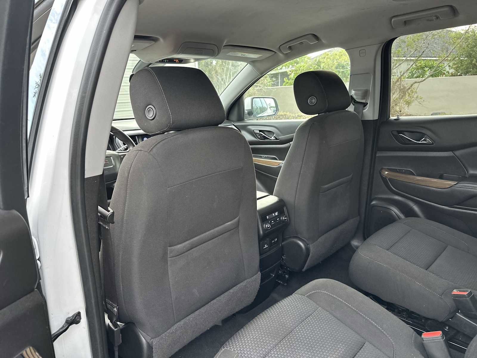 Used 2022 GMC Acadia SLE w/ Driver Convenience Package image 16