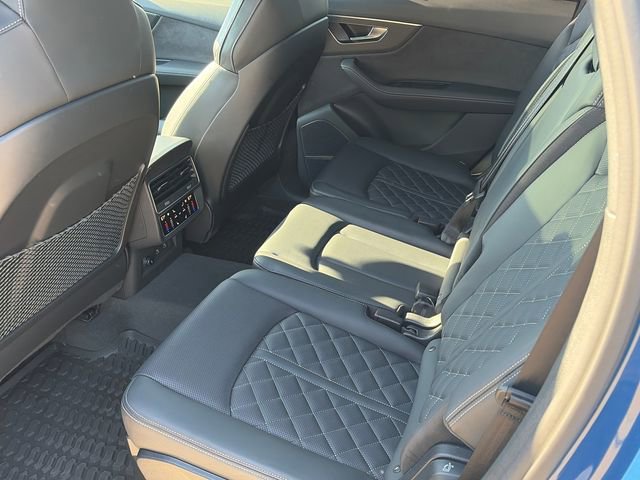 Used 2025 Audi SQ7 Prestige AWD/4WD image 12