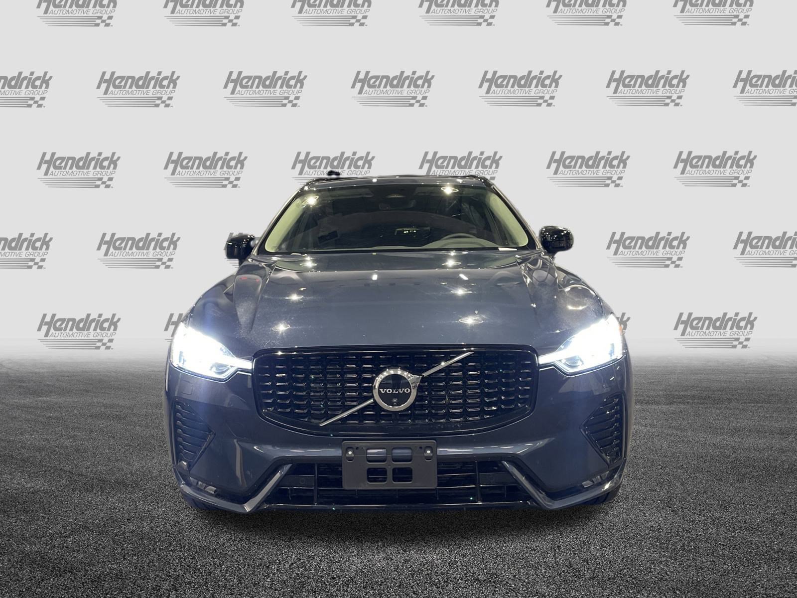 Used 2025 Volvo XC60 B5 Plus video 3