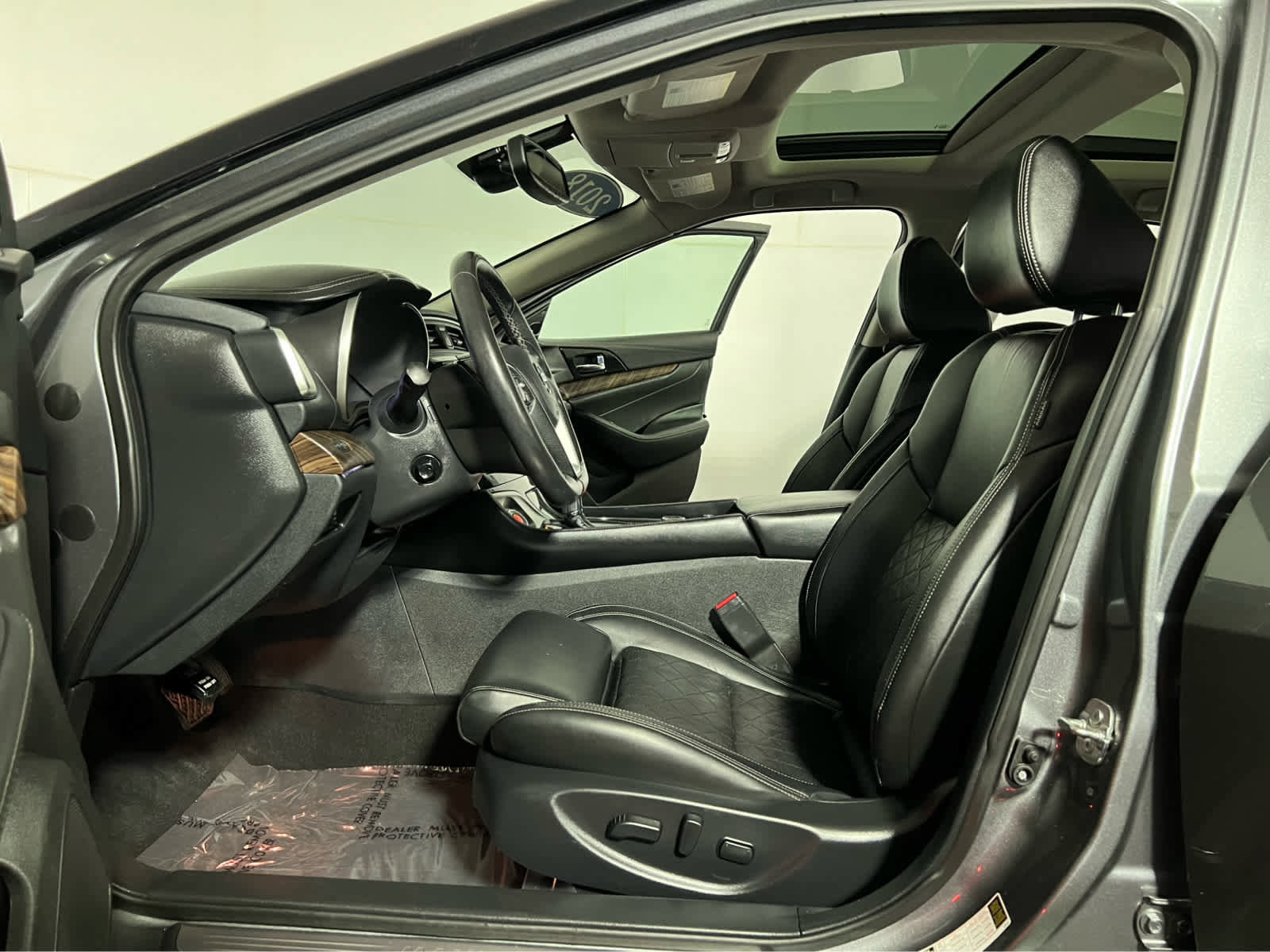 Used 2018 Nissan Maxima Platinum image 21