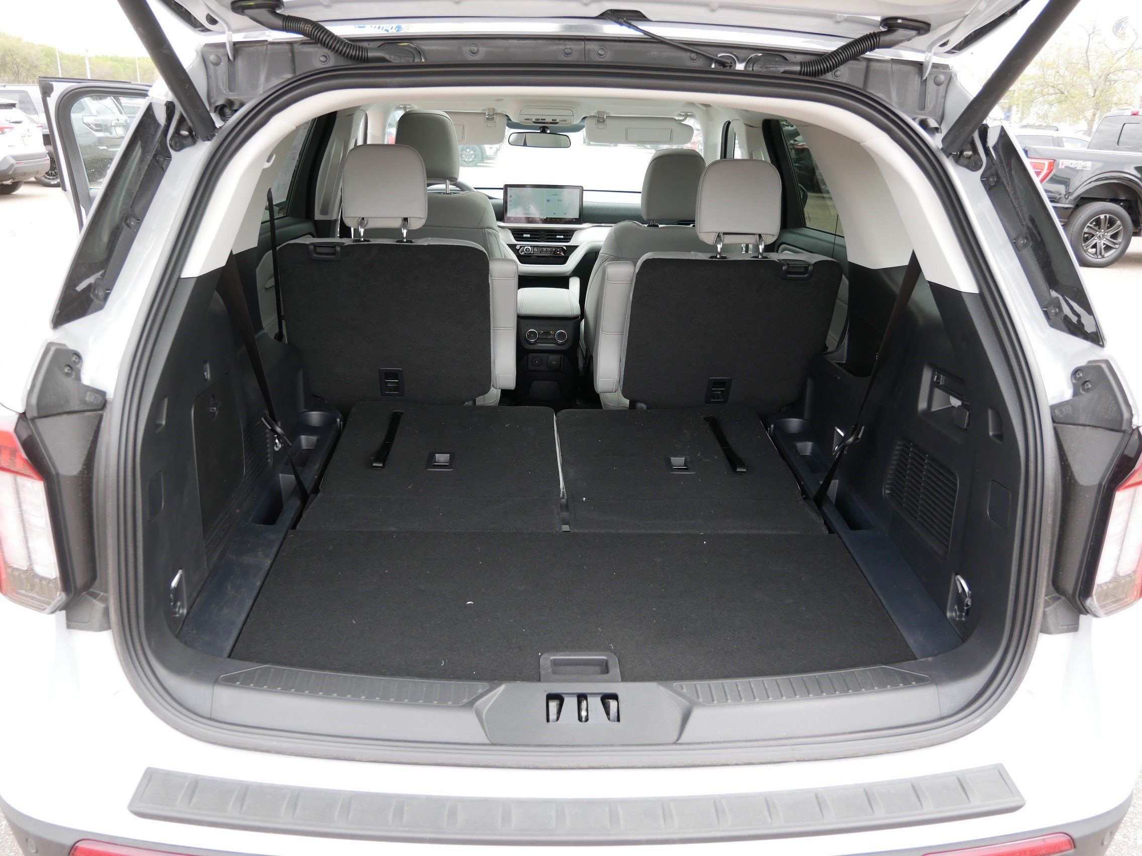 Used 2026 Ford Explorer Active w/ Active Comfort Package AWD/4WD image 18