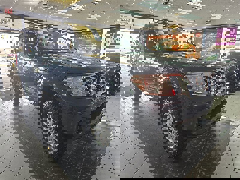 Used 2018 Nissan Frontier SV image 3