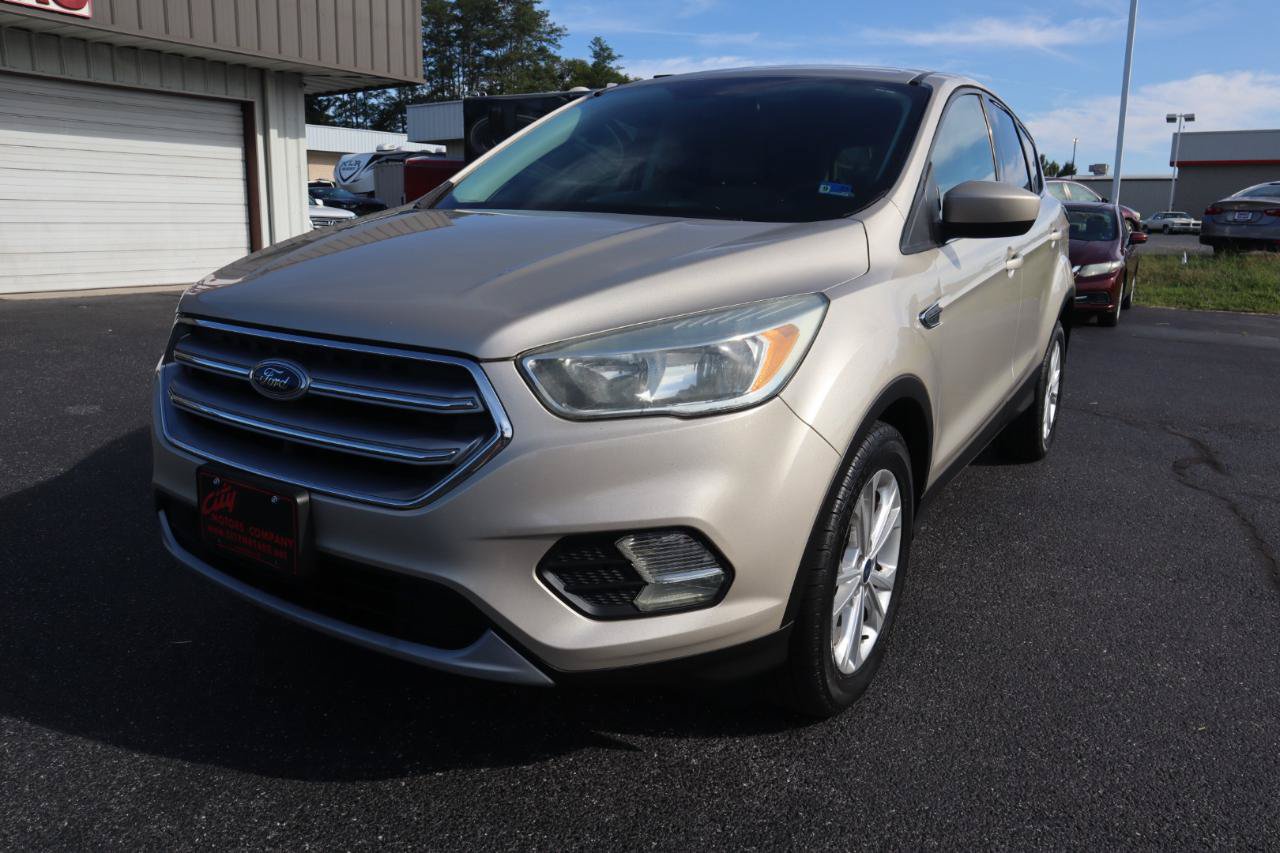 Used 2017 Ford Escape SE FWD image 21