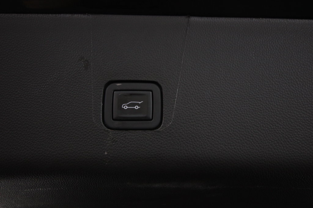 Used 2023 Chevrolet Traverse LT FWD image 7