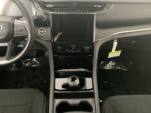 New 2025 Jeep Grand Cherokee Laredo w/ Luxury Tech Group I image 12