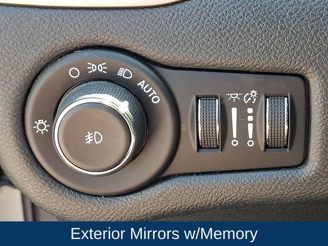 Used 2016 Jeep Cherokee High Altitude w/ Luxury Group AWD/4WD image 9