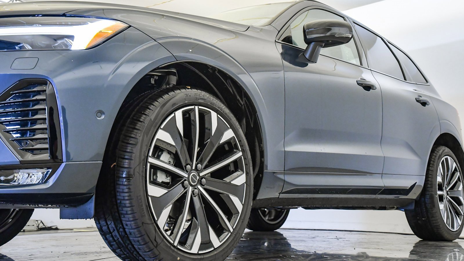 New 2026 Volvo XC60 B5 Ultra w/ Protection Package Premier image 10
