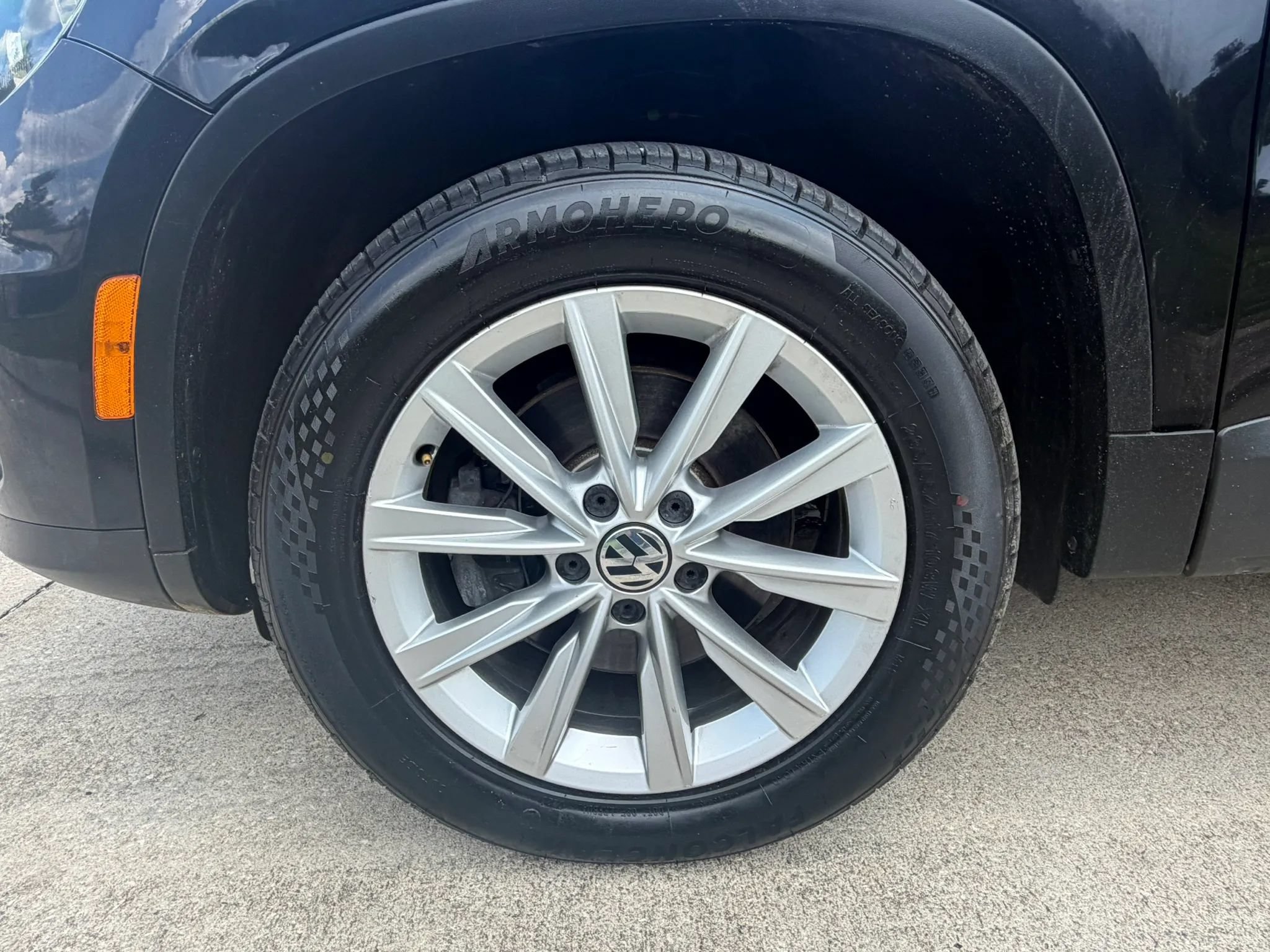 Used 2017 Volkswagen Tiguan Limited w/ Alloy Wheels Package AWD/4WD image 34
