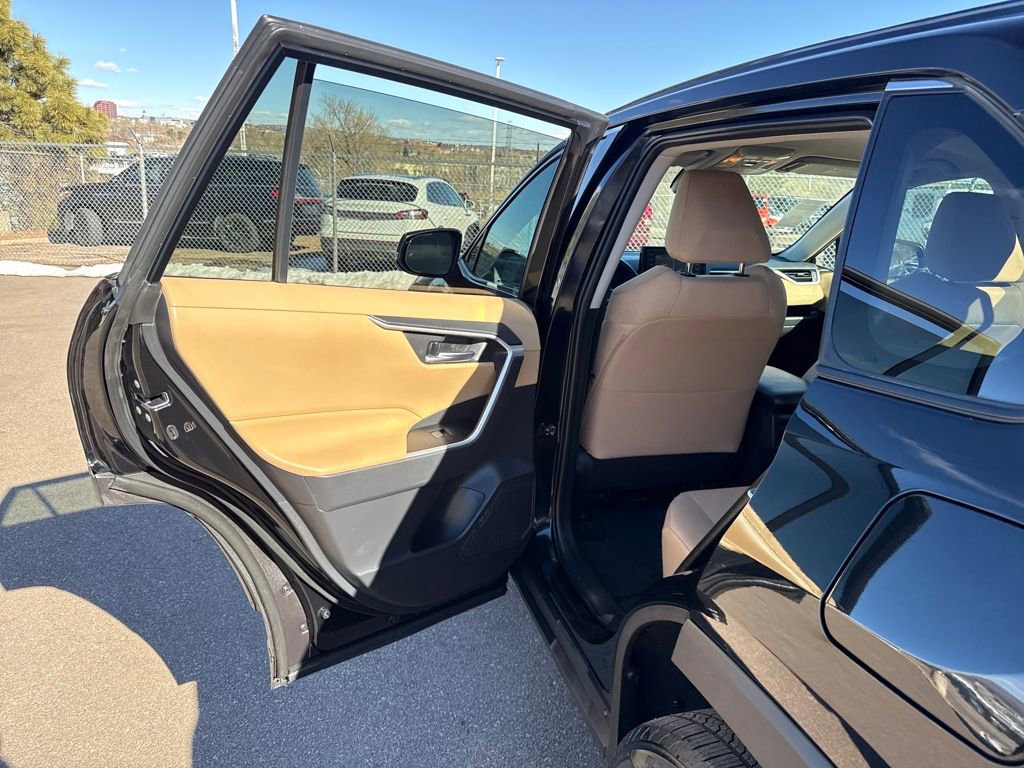 Used 2021 Toyota RAV4 XLE w/ Carpet Mat Package (TMS) image 17