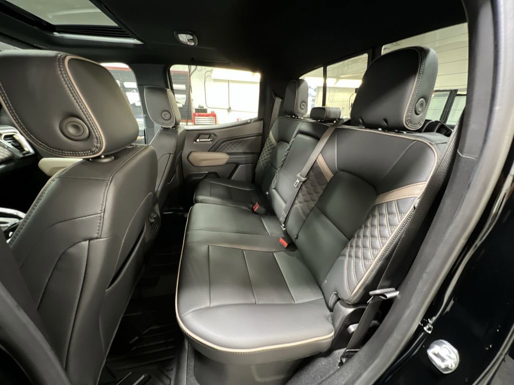 New 2025 GMC Canyon Denali w/ LPO, Denali Black Edition image 26