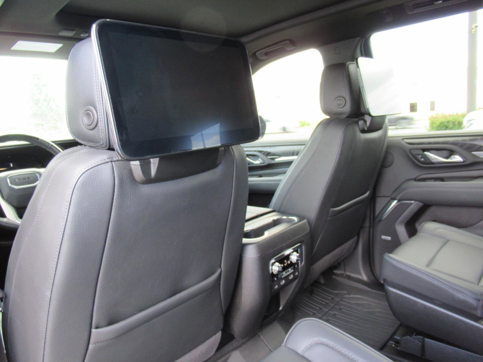 Used 2024 GMC Yukon Denali w/ Denali Reserve Package AWD/4WD image 17